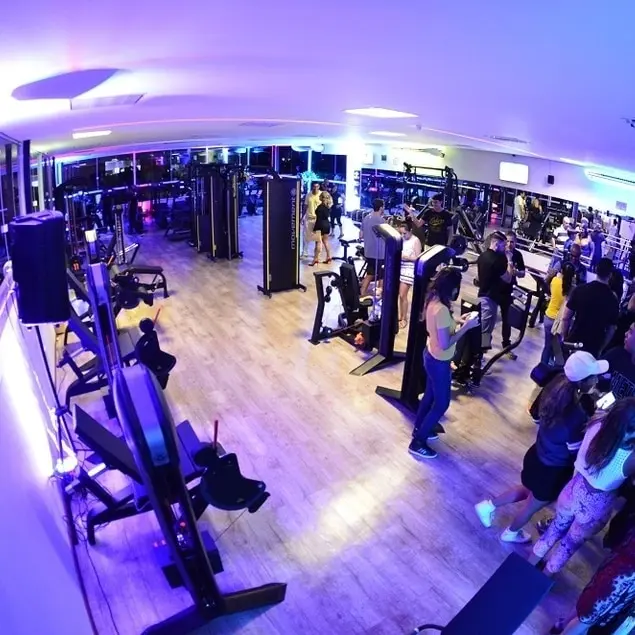 Rede Alpha Fitness inaugura nova unidade, em Buraquinho, com festa 